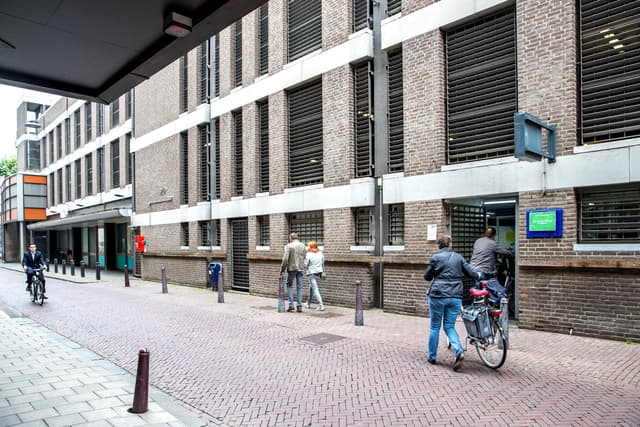 Fietsenstalling Burg. Loeffplein - image