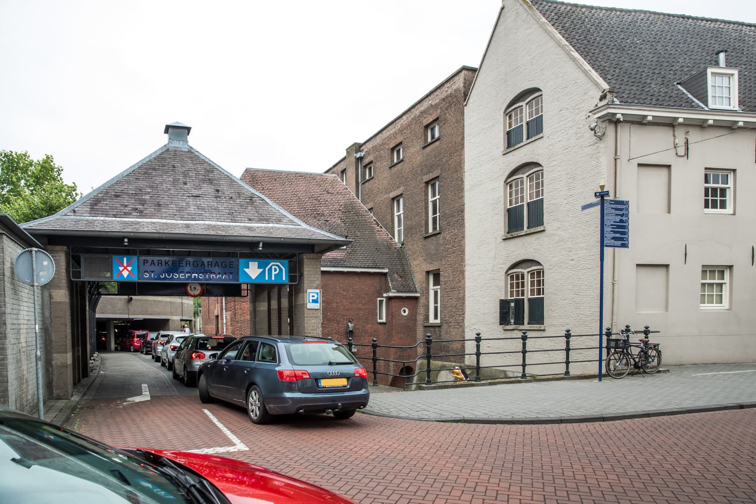 Parkeergarage Sint Josephstraat - image