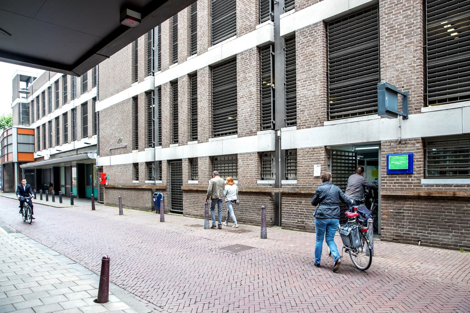 Fietsenstalling Burg. Loeffplein - image