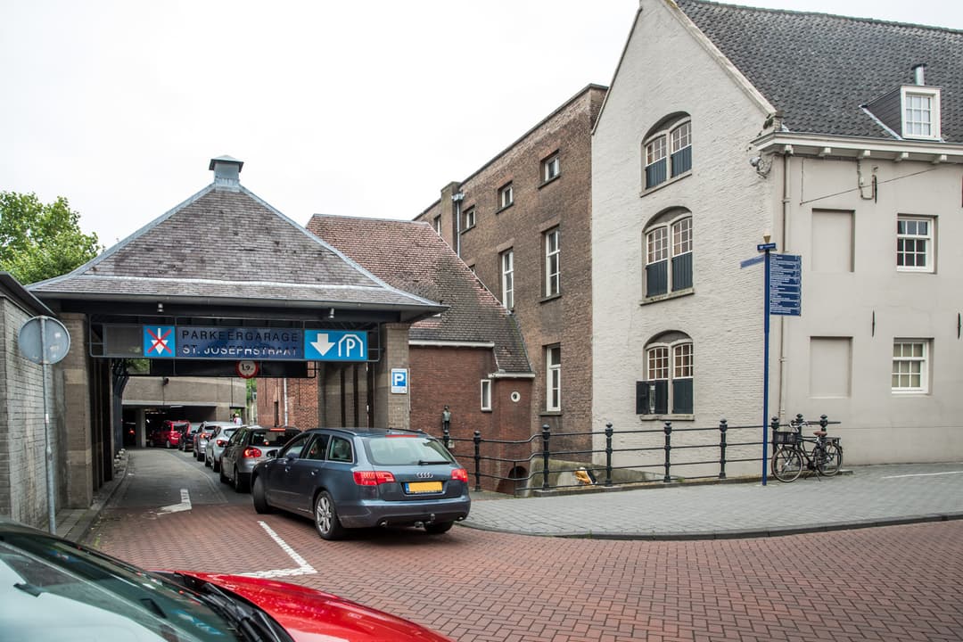 Parkeergarage Sint Josephstraat - image