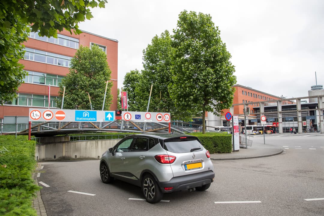 Parkeergarage Stationsplein - image